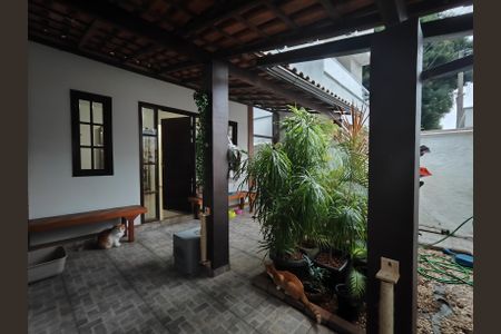 Casa à venda com 180m², 2 quartos e 2 vagas Casa à venda com 180m², 2 quartos e 2 vagasÁrea Externa