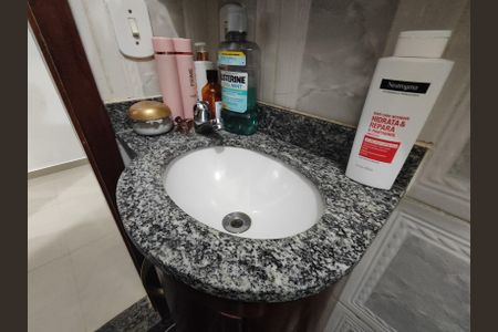 Casa à venda com 180m², 2 quartos e 2 vagas Casa à venda com 180m², 2 quartos e 2 vagasBanheiro Social