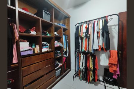 Casa à venda com 180m², 2 quartos e 2 vagas Casa à venda com 180m², 2 quartos e 2 vagasQuarto