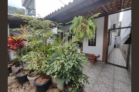 Casa à venda com 180m², 2 quartos e 2 vagas Casa à venda com 180m², 2 quartos e 2 vagasÁrea Externa