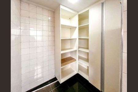 Apartamento à venda com 60m², 2 quartos e 1 vaga Apartamento à venda com 60m², 2 quartos e 1 vagaCloset