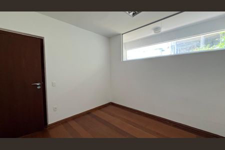 Casa para alugar com 539m², 5 quartos e 8 vagas Casa para alugar com 539m², 5 quartos e 8 vagasQuarto 1