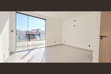 Casa à venda com 180m², 3 quartos e 2 vagasSuite