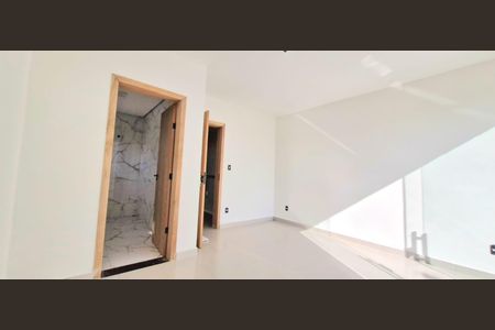 Casa à venda com 180m², 3 quartos e 2 vagasSala