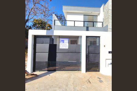 Casa à venda com 180m², 3 quartos e 2 vagasFachada