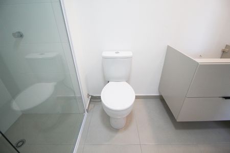 Banheiro Social de kitnet/studio à venda com 1 quarto, 27m² em Moema, São Paulo