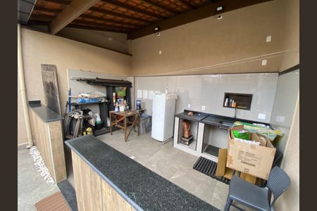 Casa à venda com 230m², 3 quartos e 4 vagas Casa à venda com 230m², 3 quartos e 4 vagasFoto 01