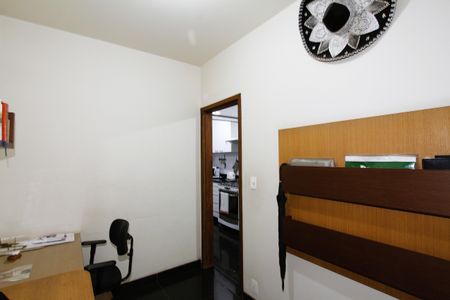 Apartamento à venda com 180m², 4 quartos e 2 vagasEscritório