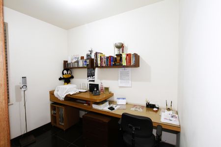 Apartamento à venda com 180m², 4 quartos e 2 vagasEscritório