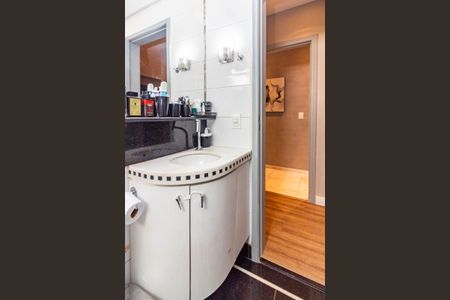 Apartamento à venda com 239m², 4 quartos e 4 vagasBanheiro Suíte 2