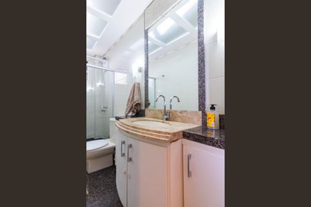 Apartamento à venda com 239m², 4 quartos e 4 vagasBanheiro Social