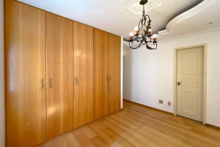 Apartamento à venda com 129m², 4 quartos e 2 vagas Apartamento à venda com 129m², 4 quartos e 2 vagasSuite