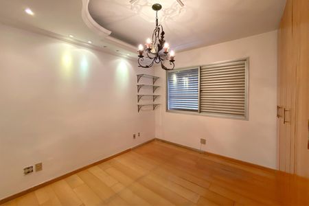 Apartamento à venda com 129m², 4 quartos e 2 vagas Apartamento à venda com 129m², 4 quartos e 2 vagasSuite