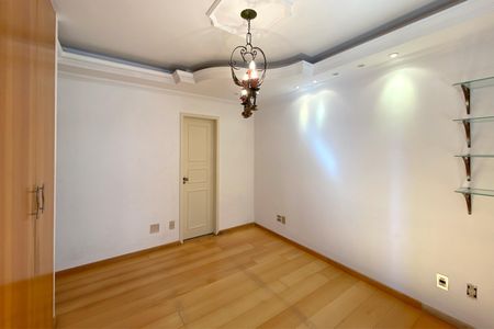 Apartamento à venda com 129m², 4 quartos e 2 vagas Apartamento à venda com 129m², 4 quartos e 2 vagasSuite