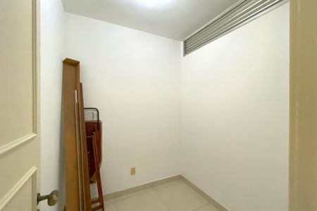 Apartamento à venda com 129m², 4 quartos e 2 vagas Apartamento à venda com 129m², 4 quartos e 2 vagasQuarto de Serviço