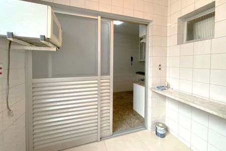 Apartamento à venda com 129m², 4 quartos e 2 vagas Apartamento à venda com 129m², 4 quartos e 2 vagasÁrea de Serviço