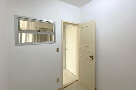 Apartamento à venda com 129m², 4 quartos e 2 vagas Apartamento à venda com 129m², 4 quartos e 2 vagasQuarto de Serviço