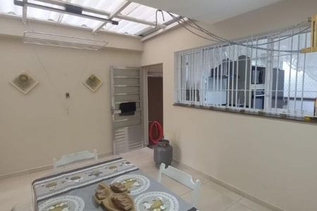 Casa à venda com 197m², 3 quartos e 2 vagas