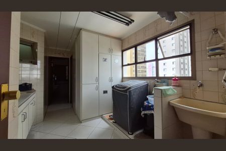 Apartamento à venda com 135m², 3 quartos e 2 vagas Apartamento à venda com 135m², 3 quartos e 2 vagasÁrea de Serviço