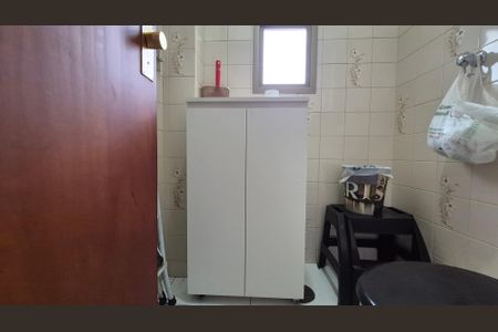 Apartamento à venda com 135m², 3 quartos e 2 vagas Apartamento à venda com 135m², 3 quartos e 2 vagasQuarto de Serviço