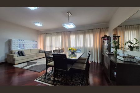 Apartamento à venda com 135m², 3 quartos e 2 vagas Apartamento à venda com 135m², 3 quartos e 2 vagasSala