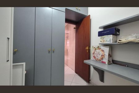 Apartamento à venda com 135m², 3 quartos e 2 vagas Apartamento à venda com 135m², 3 quartos e 2 vagasQuarto de Serviço