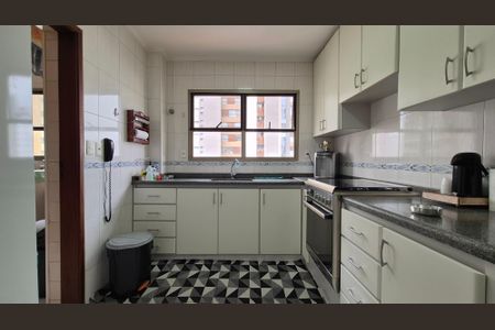 Apartamento à venda com 135m², 3 quartos e 2 vagas Apartamento à venda com 135m², 3 quartos e 2 vagasCozinha