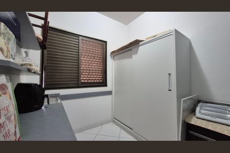 Apartamento à venda com 135m², 3 quartos e 2 vagas Apartamento à venda com 135m², 3 quartos e 2 vagasQuarto de Serviço