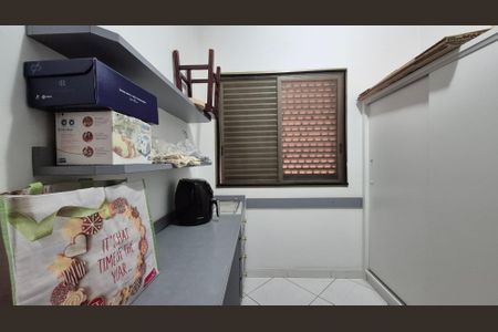 Apartamento à venda com 135m², 3 quartos e 2 vagas Apartamento à venda com 135m², 3 quartos e 2 vagasQuarto de Serviço