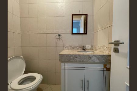 Casa de condomínio para alugar com 500m², 6 quartos e 8 vagasBanheiro 3