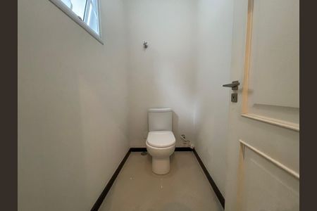 Casa de condomínio para alugar com 500m², 6 quartos e 8 vagasBanheiro 2