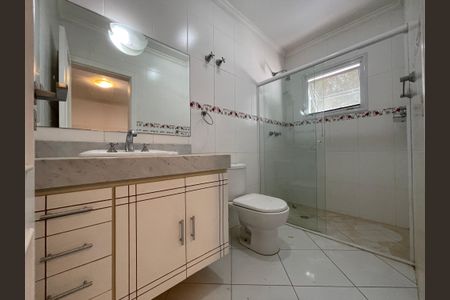 Casa de condomínio para alugar com 500m², 6 quartos e 8 vagasBanheiro 1