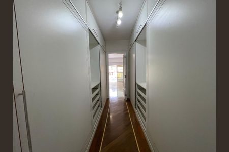 Casa de condomínio para alugar com 500m², 6 quartos e 8 vagasCloset Suíte 1