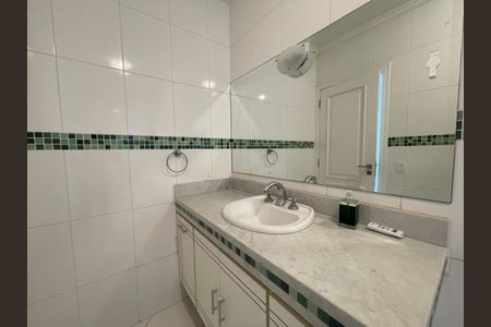 Casa de condomínio para alugar com 500m², 6 quartos e 8 vagasBanheiro Suíte 1