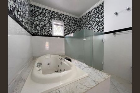 Casa de condomínio para alugar com 500m², 6 quartos e 8 vagasBanheiro Suíte 2