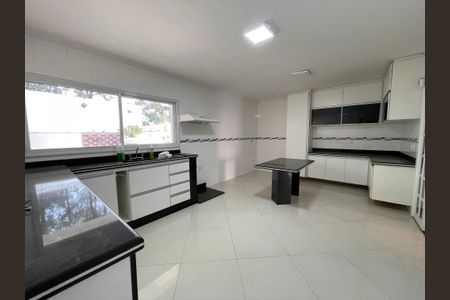 Casa de condomínio para alugar com 500m², 6 quartos e 8 vagasCozinha