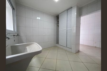 Casa de condomínio para alugar com 500m², 6 quartos e 8 vagasÁrea de Serviço