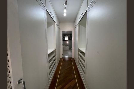 Casa de condomínio para alugar com 500m², 6 quartos e 8 vagasCloset Suíte 1