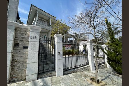 Casa de condomínio para alugar com 500m², 6 quartos e 8 vagasFachada