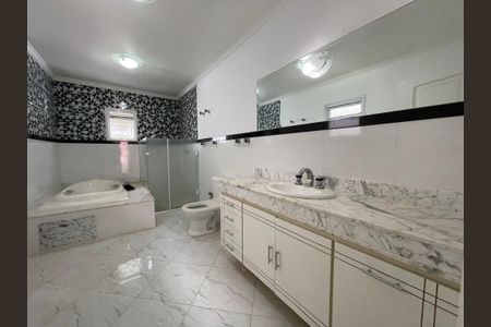 Casa de condomínio para alugar com 500m², 6 quartos e 8 vagasBanheiro Suíte 2