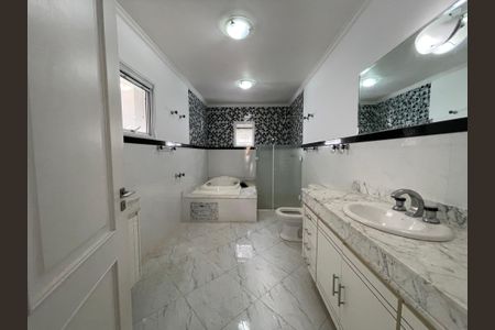 Casa de condomínio para alugar com 500m², 6 quartos e 8 vagasBanheiro Suíte 2