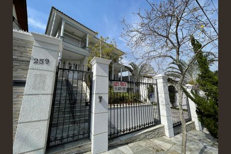 Casa de condomínio para alugar com 500m², 6 quartos e 8 vagasFachada