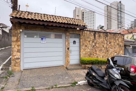 Casa à venda com 232m², 3 quartos e 5 vagas Casa à venda com 232m², 3 quartos e 5 vagasFachada