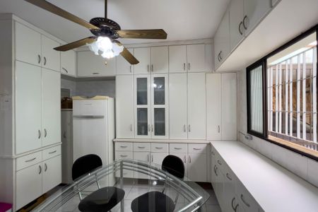 Casa à venda com 232m², 3 quartos e 5 vagas Casa à venda com 232m², 3 quartos e 5 vagasCopa