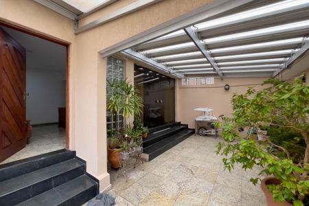 Casa à venda com 232m², 3 quartos e 5 vagas Casa à venda com 232m², 3 quartos e 5 vagasEntrada
