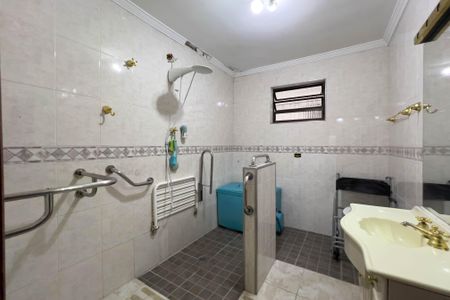 Casa à venda com 232m², 3 quartos e 5 vagas Casa à venda com 232m², 3 quartos e 5 vagasBanheiro da Suíte