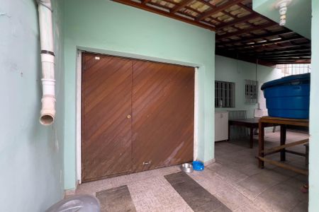 Casa à venda com 232m², 3 quartos e 5 vagas Casa à venda com 232m², 3 quartos e 5 vagasGaragem