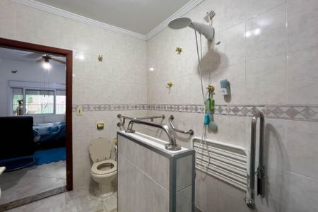 Casa à venda com 232m², 3 quartos e 5 vagas Casa à venda com 232m², 3 quartos e 5 vagasBanheiro da Suíte