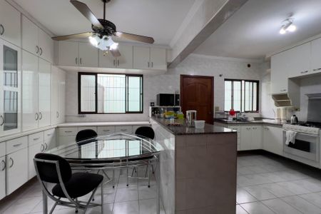 Casa à venda com 232m², 3 quartos e 5 vagas Casa à venda com 232m², 3 quartos e 5 vagasCopa