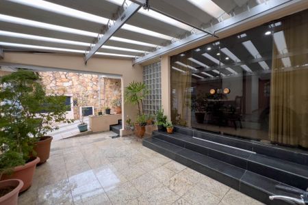 Casa à venda com 232m², 3 quartos e 5 vagas Casa à venda com 232m², 3 quartos e 5 vagasEntrada